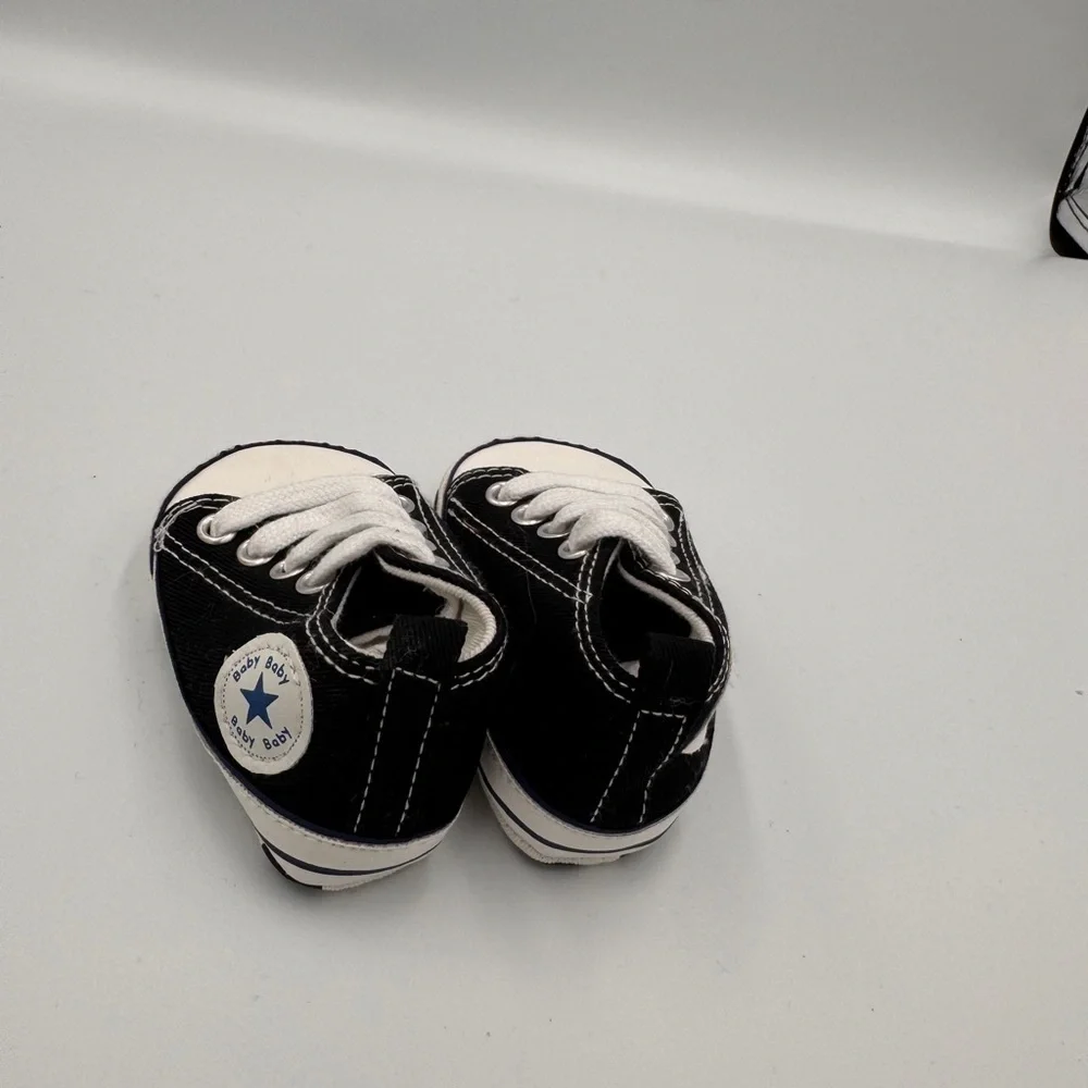 NWOT Classic Black and White Size 2 Baby Soft Shoes Sneakers